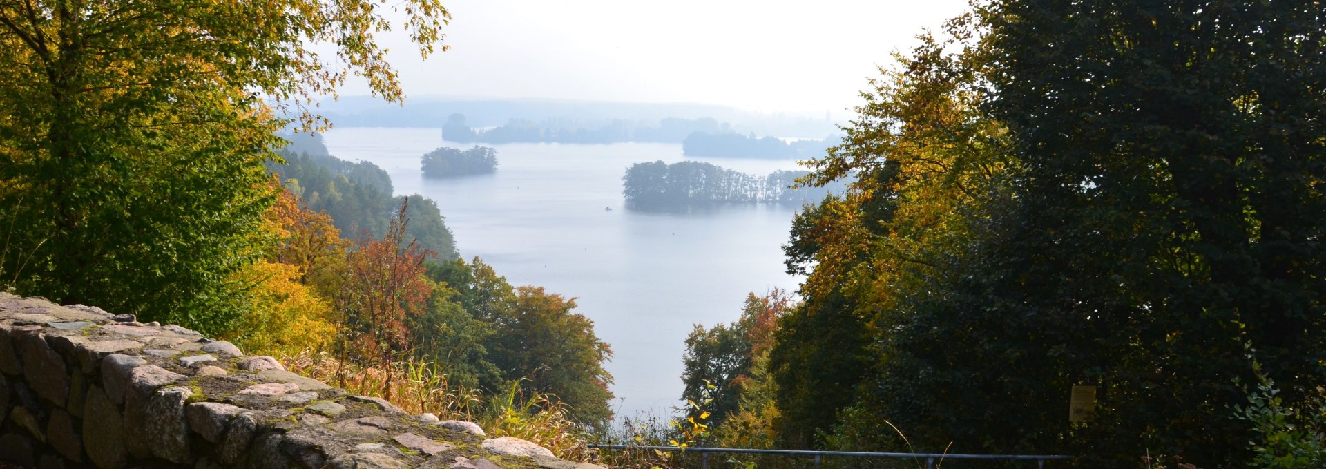 Auf den Routen 3 und 4 wird man mit der Aussicht über den Haussee belohnt, © Kurverwaltung FSL