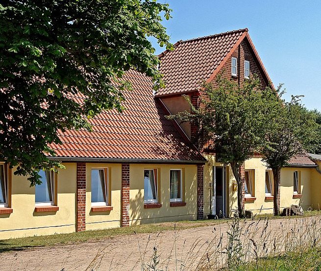 Das Jugendgästehaus Neusehland liegt in dörflicher Idylle ..., © Alte Schule e.V.