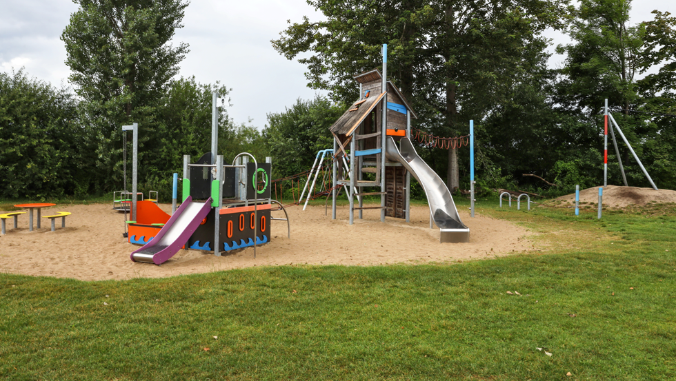 Strandbad Zarrentin - Kleine Badegäste können sich zwischendurch auf dem Spielplatz austoben, © TMV/Gohlke