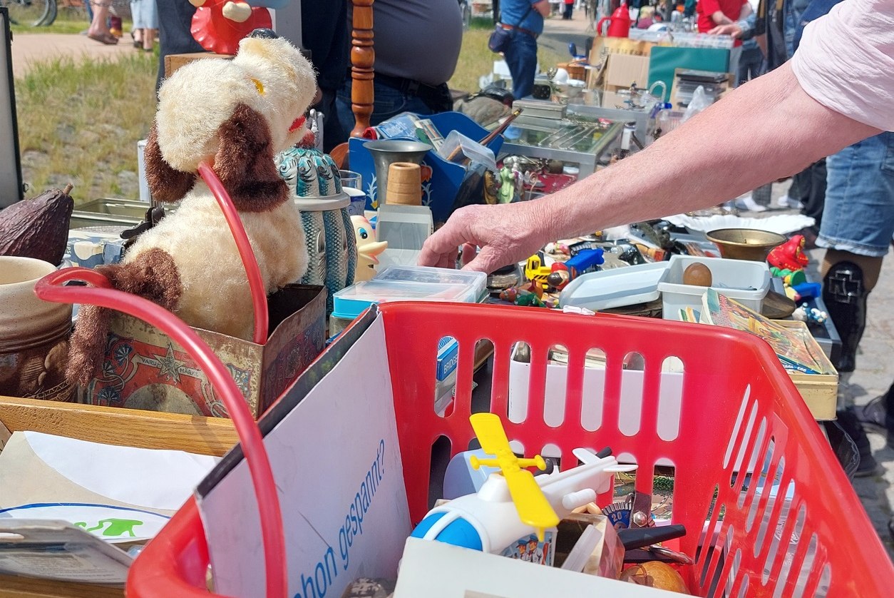 WustrowerFlohmarkt_neutral_kleiner, © Kevin Schiemann / KVW Wustrow