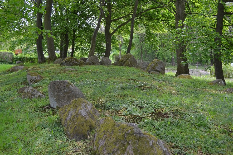 Großsteingrab Semlow mit Hünenbett, © Lutz Werner