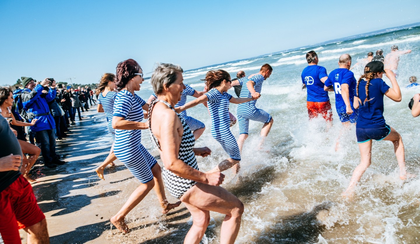 SAISONAUFTAKT mit dem traditionellen Binzer Anbaden, © Binzer Bucht Tourismus