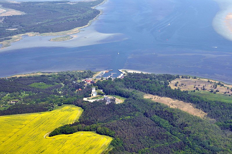 Barhöft,_Bodden_(2011-05-21), © Klugschnacker auf Wikimedia Commons