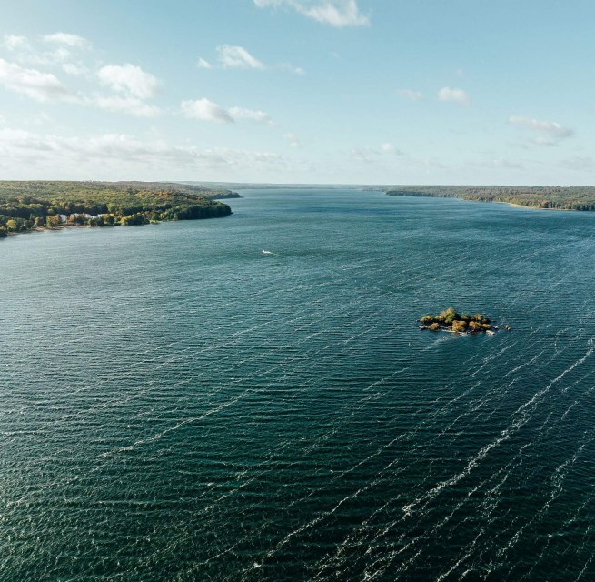 Tollensesee Neubrandenburg mit Torpedoversuchsanstalt, © TMV/Gänsicke