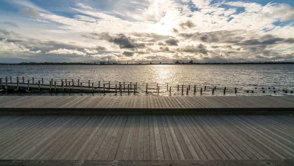 Baderampe in Altefähr mit Blick auf Stralsund, © Eigenbetrieb Hafen- und Tourismuswirtschaft Altefähr