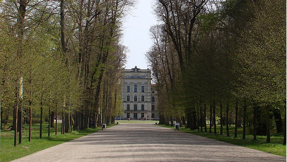 Ludwigslust Schloss Hodamenallee Fruehling, © Tourismusverband Mecklenburg-Schwerin