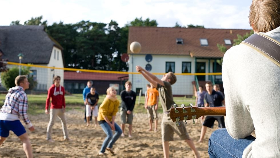 Im Feriendorf gibt es viele sportliche Freizeitaktivitäten - Hier wird es garantiert nicht langweilig, © Jugendtours-Feriendorf Ummanz/Meixner