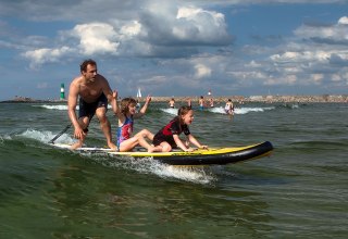 HW-Shapes hat ein vielseitiges Angebot im Bereich Stand-Up Paddling. Von Einzel- und Gruppenkursen über organisierte Touren, Firmen- und Schülerevents bis hin zu mehrtätigen Camping Touren auf dem SUP. Weitere Informationen gibt es hier unter www.sup-rostock.de., © © Matthias Marx | HW-Shapes