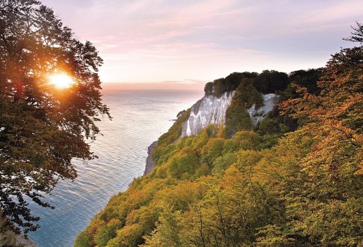 Die Kreideküste der Insel Rügen im warmen Licht des Herbstes, © TMV/Grundner