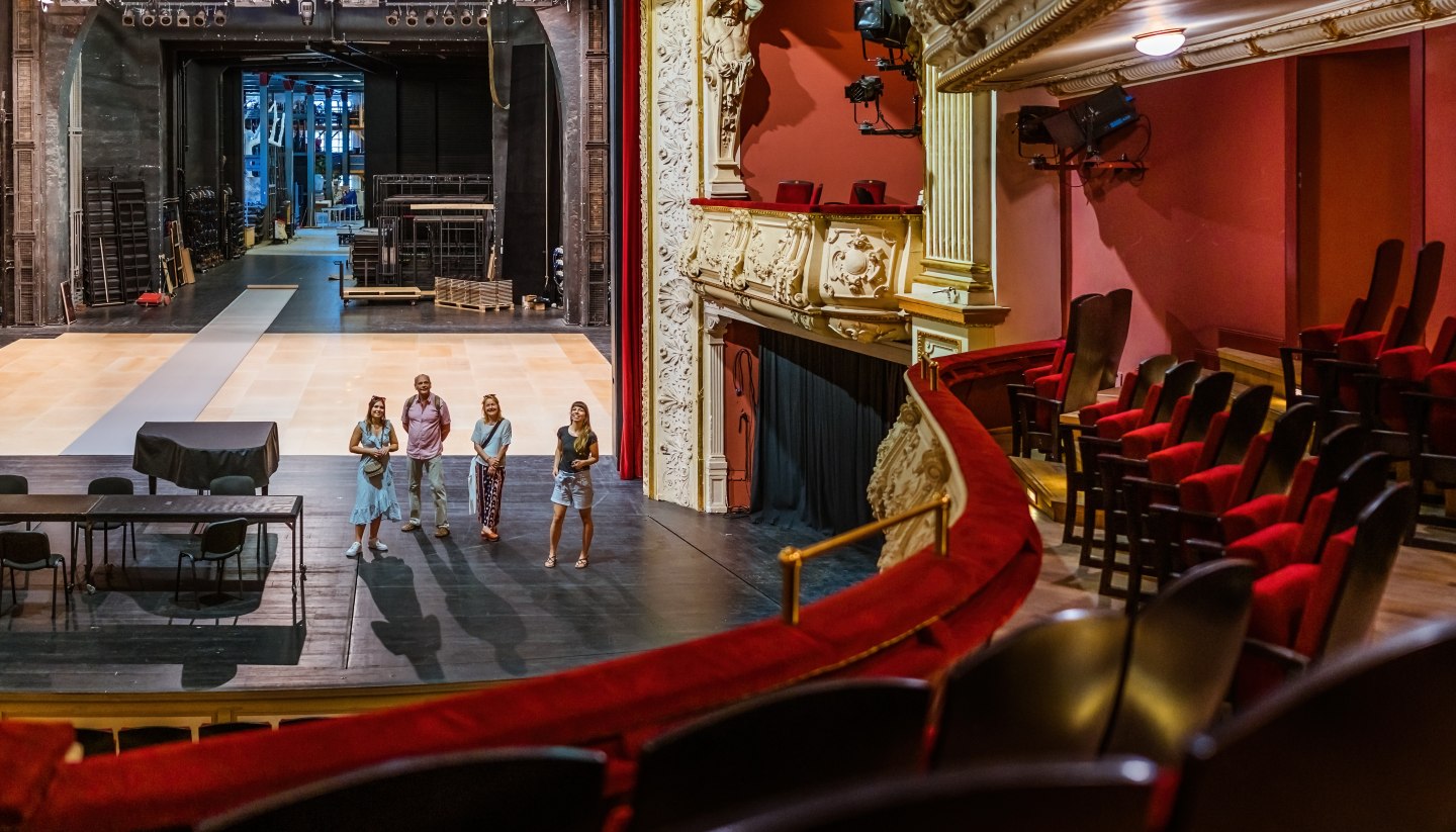 Vorhang auf im Mecklenburgischen Staatstheater in Schwerin, © TMV/Tiemann