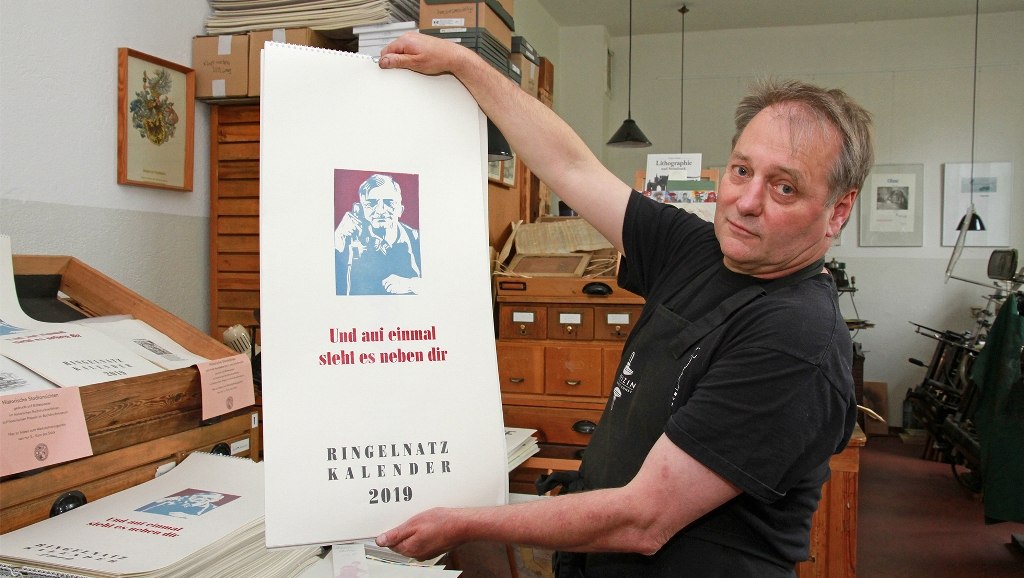 Hans-Hilmar Koch fertigt auf historischen Maschinen Druckgrafiken an, © MV Foto e.V. Fotografin: Angelika Lindenbeck