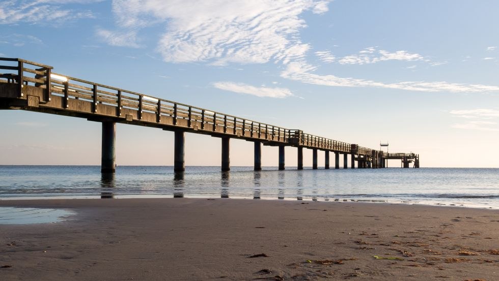 Die 290 Meter lange Seebrücke im Ostseebad Boltenhagen, © Moritz Kertzscher