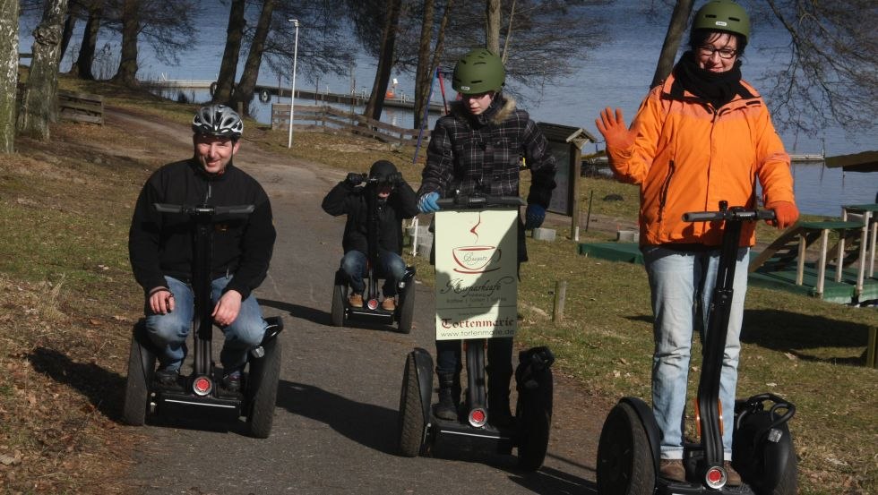 Schon bei den ersten Sonnenstrahlen geht es mit dem Segway auf Tour, © MeckSeg/Bermes