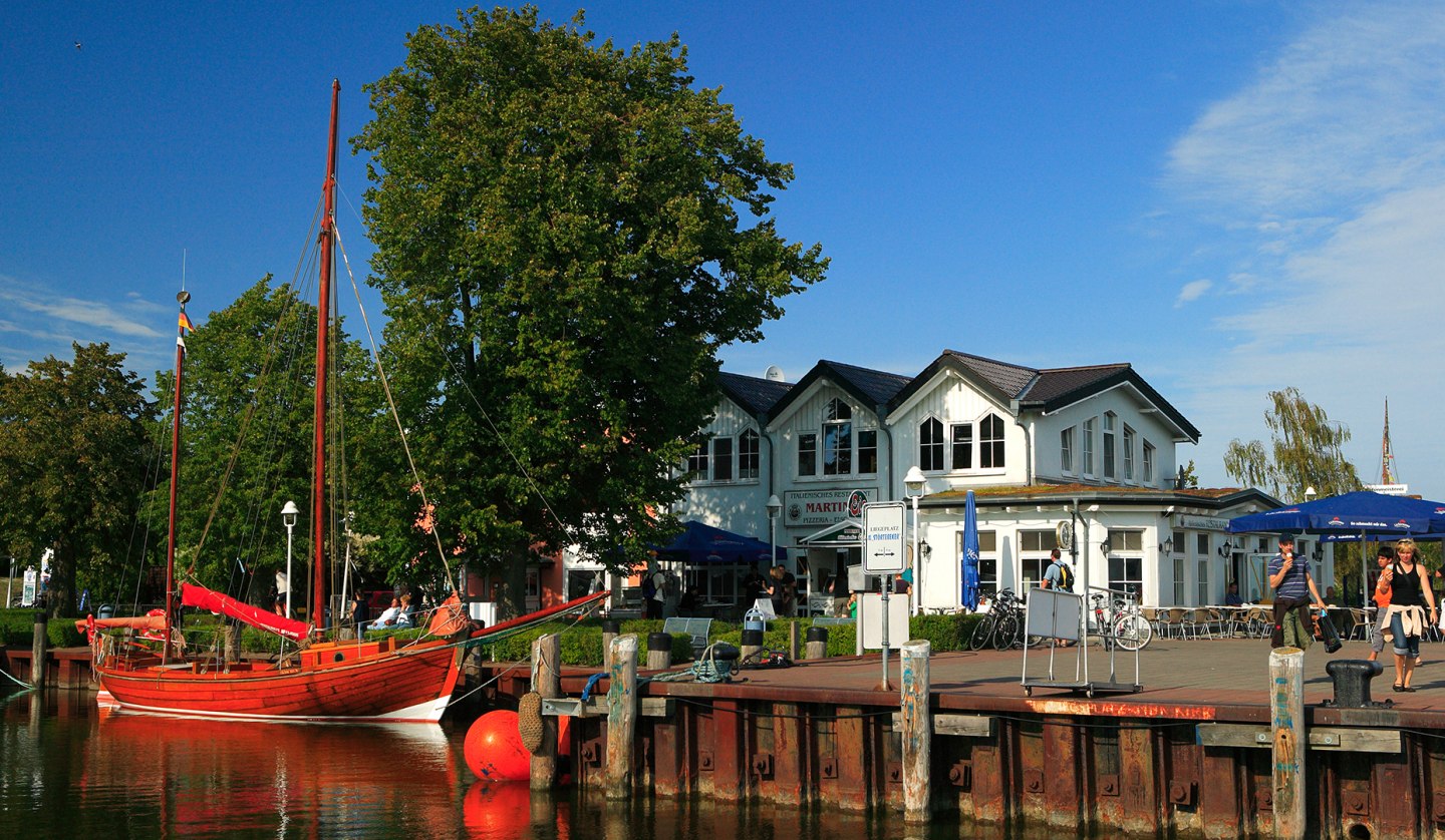 Maritimes Flair am idyllischen Hafen Zingst., © Uwe_Engler