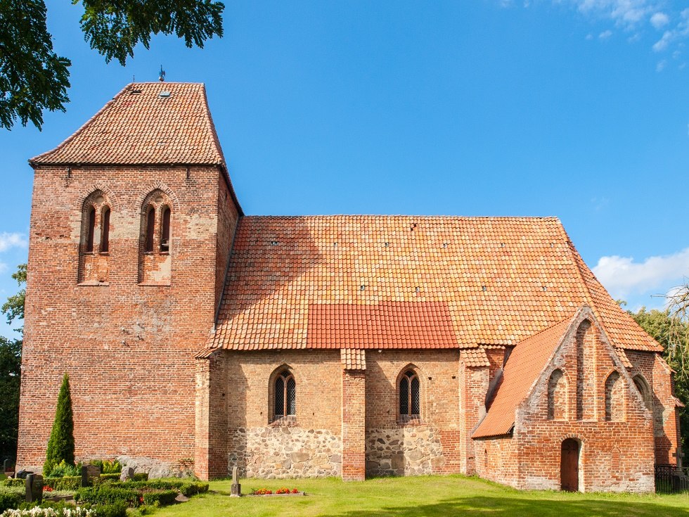 Südseite der Kirche Alt Karin, © Frank Burger