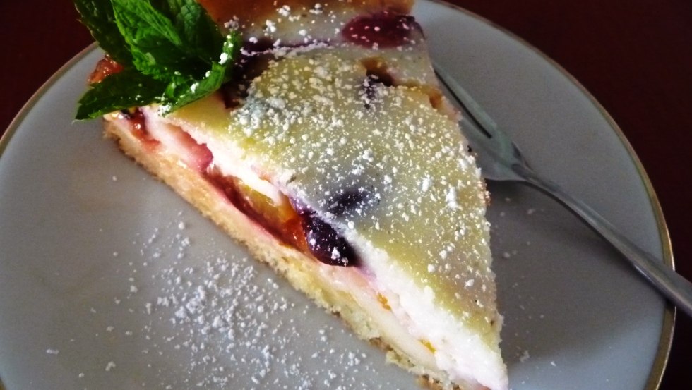 Im idyllischen Garten bieten wir Ihnen täglich hausgebackenen Kuchen sowie Torten, Kaffee und Kräutertee, © Blumencafé Rügen