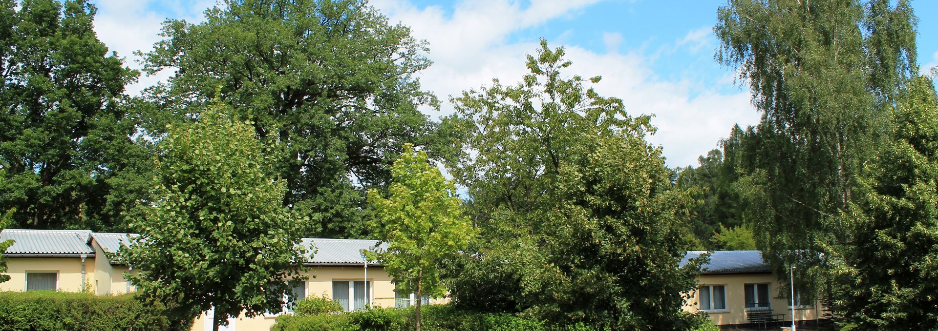 Das KiEZ Prebelow hat in zwei Siedlungen zwanzig Bungalows mit je drei Fünf- und einem Zwei-Bett-Zimmer., © KiEZ Prebelow