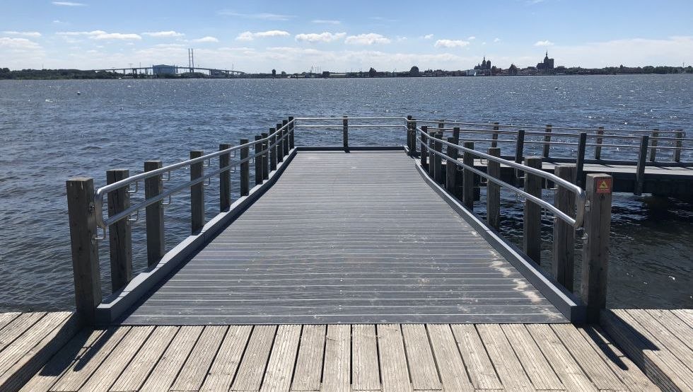 Eingang Baderampe Strand von Altefähr, © Eigenbetrieb Hafen- und Tourismuswirtschaft Altefähr