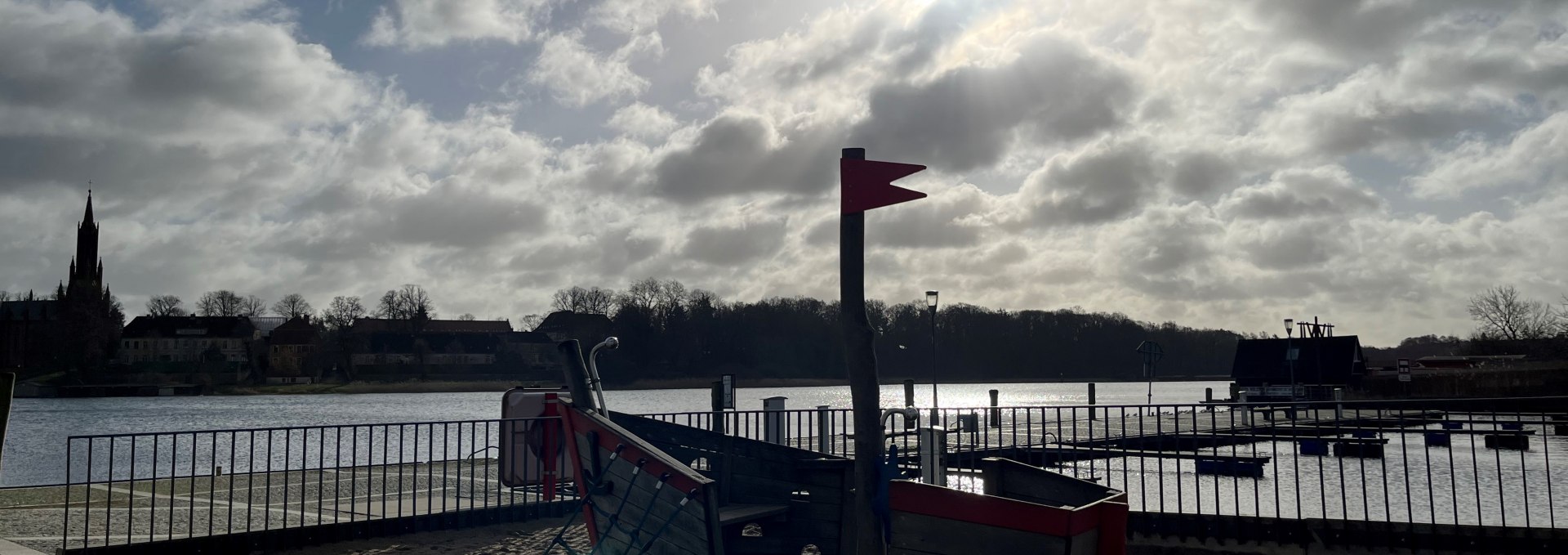 Spielschiff mit Blick auf das Malchower Kloster, © Kultur- und Sportring e.V.