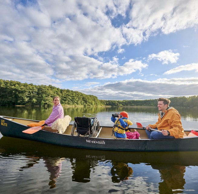 Eine Kanutour auf dem Mirower See bietet Abenteuer und gleichzeitig Ruhe, © DZT/Wegener