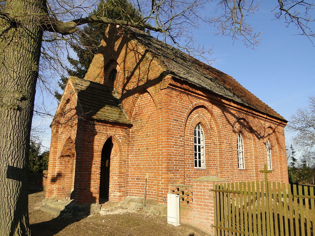 Kirche Conow, © By Niteshift (Eigenes Werk) [CC BY-SA 3.0 (http://creativecommons.org/licenses/by-sa/3.0)], via Wikimedia Commons