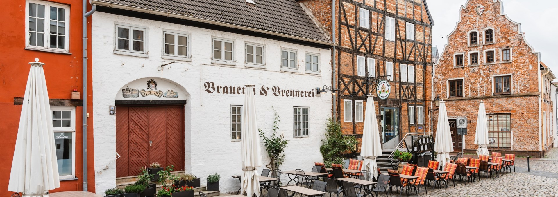 Das Brauhaus ist das letzte, das aus der einstigen Blütezeit des Bieres im Ostseebad Wismar überlebt hat. Gleich drei denkmalgeschützte Hansehäuser bieten ausreichend Platz für gesellige Abende. , © TMV/Gross