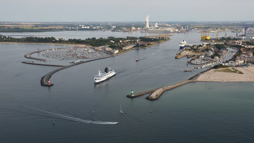 Luftaufnahme der Warnemünder Mole, © TZRW - Reimer Wulf