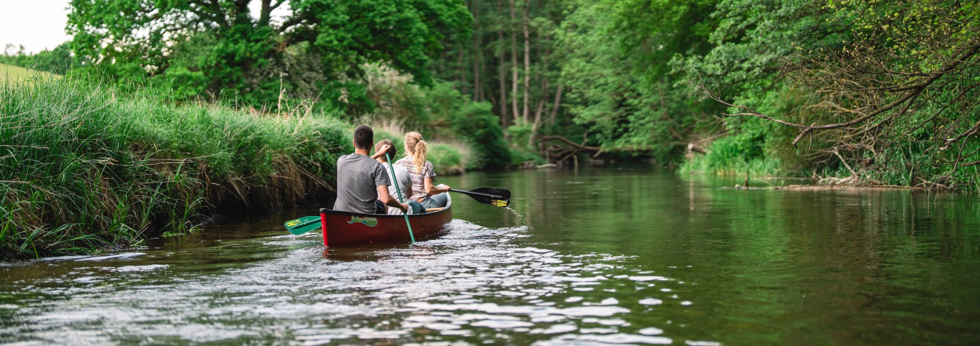 Im Naturpark Sternberger Seenland fließt die Warnow besonders gemächlich – perfekt für eine Kanutour!, © TMV/Gross