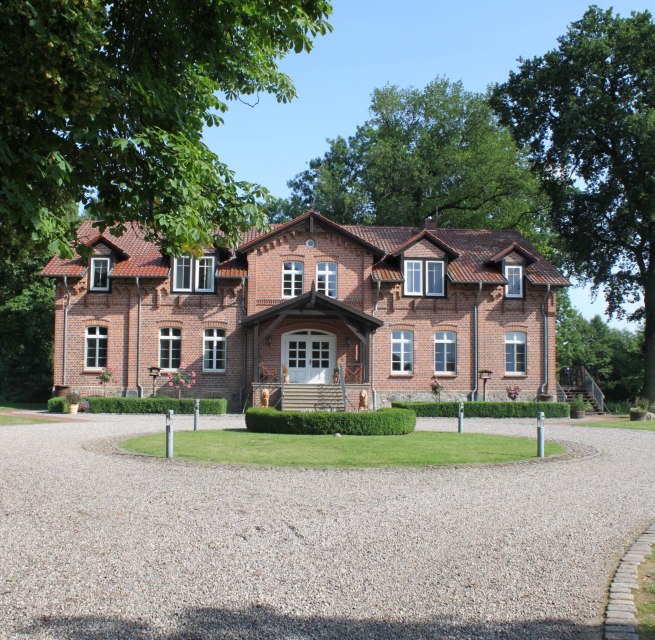 Außenansicht Gutshaus Settin, © Resort Gut Settin